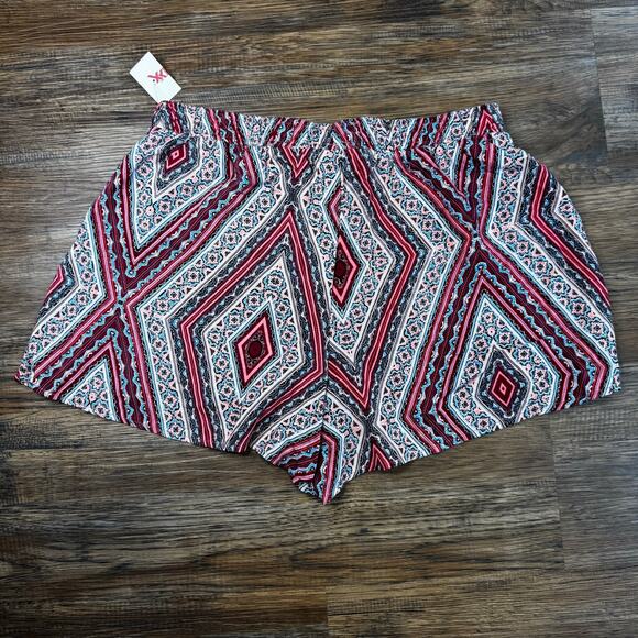 Hollister size Medium shorts NWT geometric print 2 in inseam - Picture 2 of 10